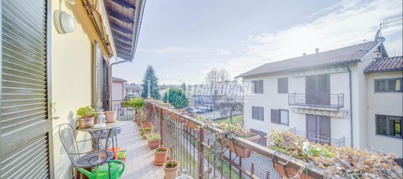 3 rooms Apartment in Buguggiate, Italy No. 41278 10