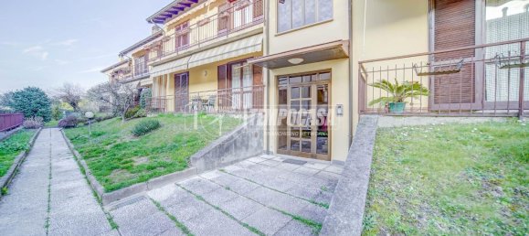 3 rooms Apartment in Buguggiate, Italy No. 41278 2