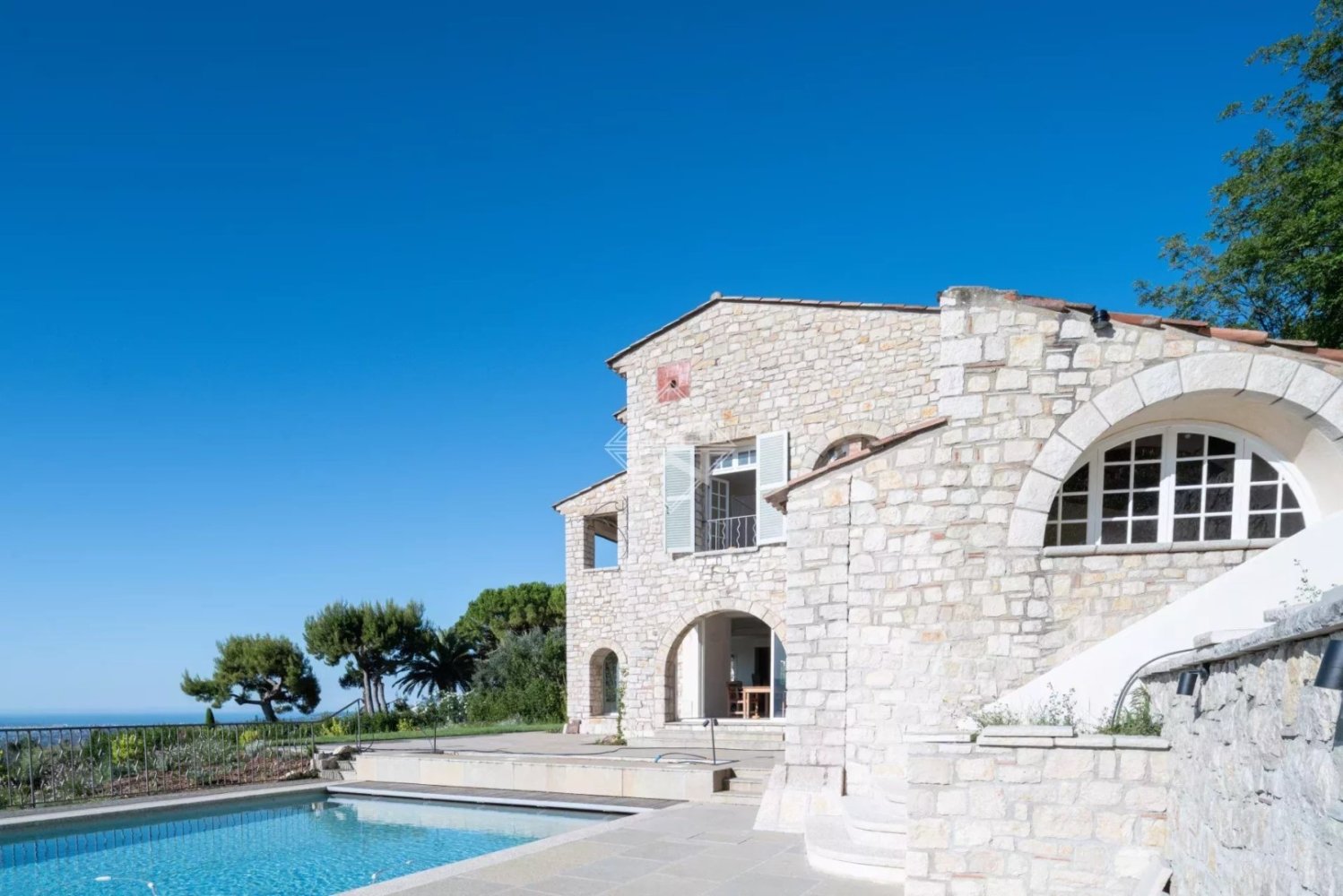 4 bedrooms Villa in Vence, France No. 291865