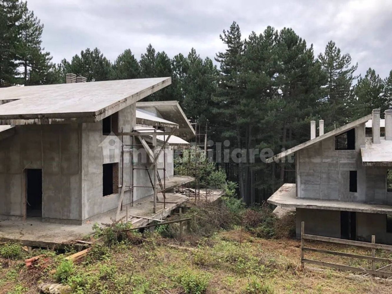 96 bedrooms Villa in Taverna, Italy No. 348065