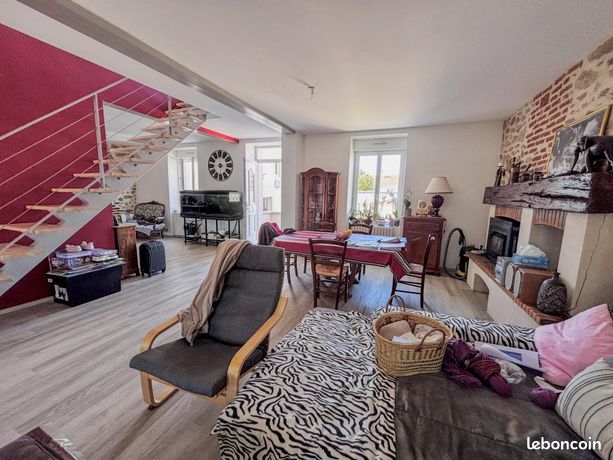 Casa de 3 dormitorios en Saint-Junien, France No. 301691