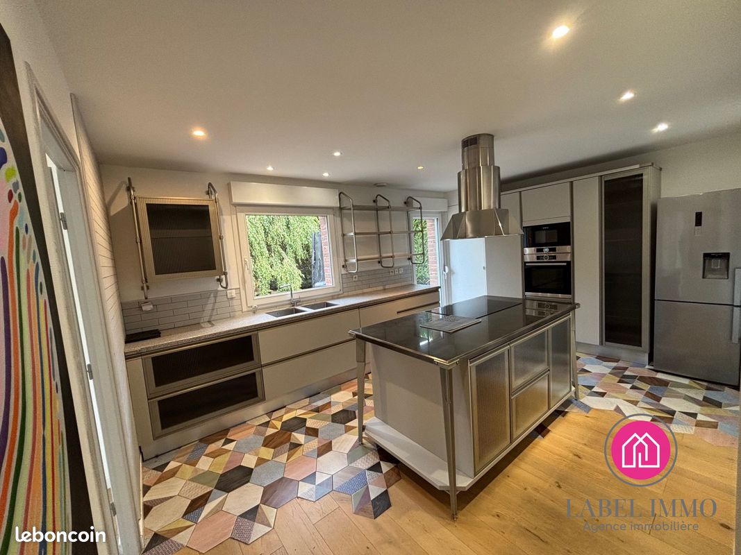  Castillos de 4 dormitorios en Valenciennes, France No. 363084