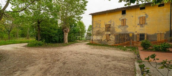 4 bedrooms House in Campogalliano, Italy No. 159266 7