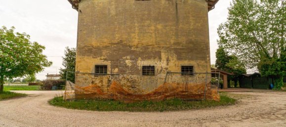 4 bedrooms House in Campogalliano, Italy No. 159266 18