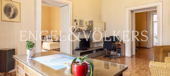 5 rooms Apartment in Naples, Italy No. 127278 4