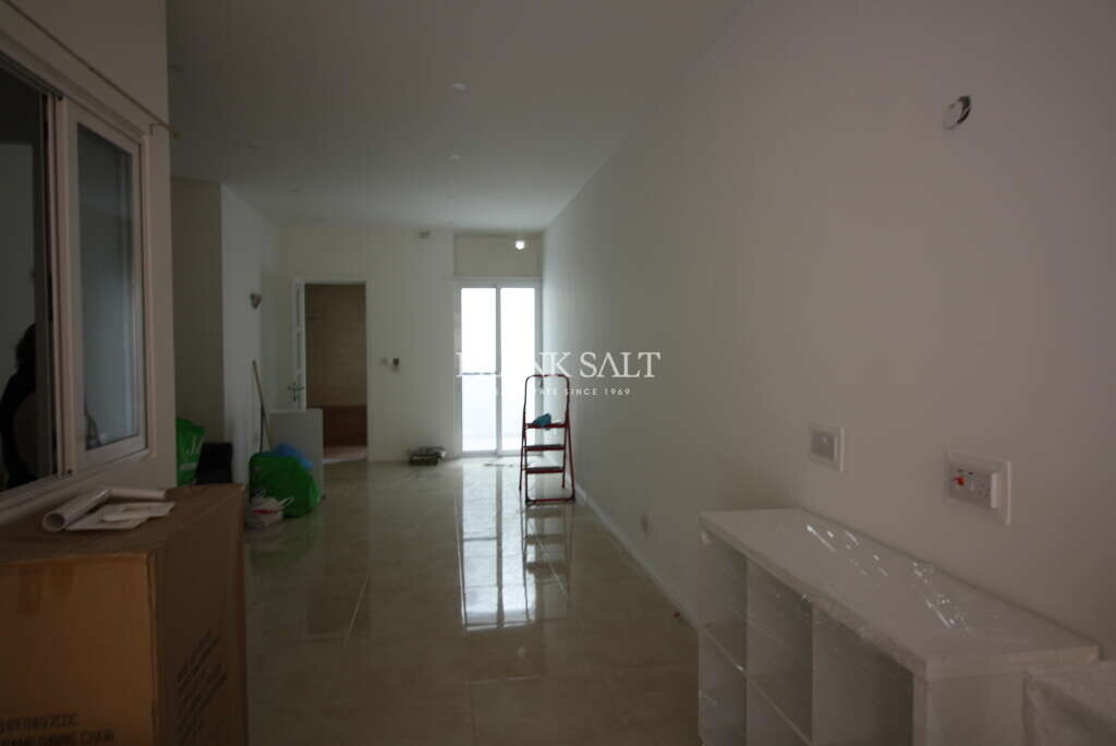 Tienda en Saint Julian's, Malta 65 m² No. 13072