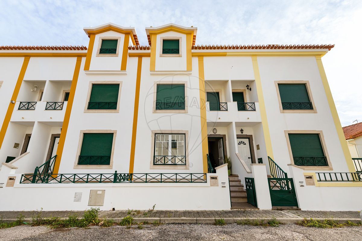 Дом с 3 спальнями в Atouguia da Baleia, Португалия № 23382