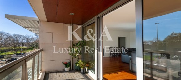 4 bedrooms Apartment in Porto, Portugal No. 209855 2