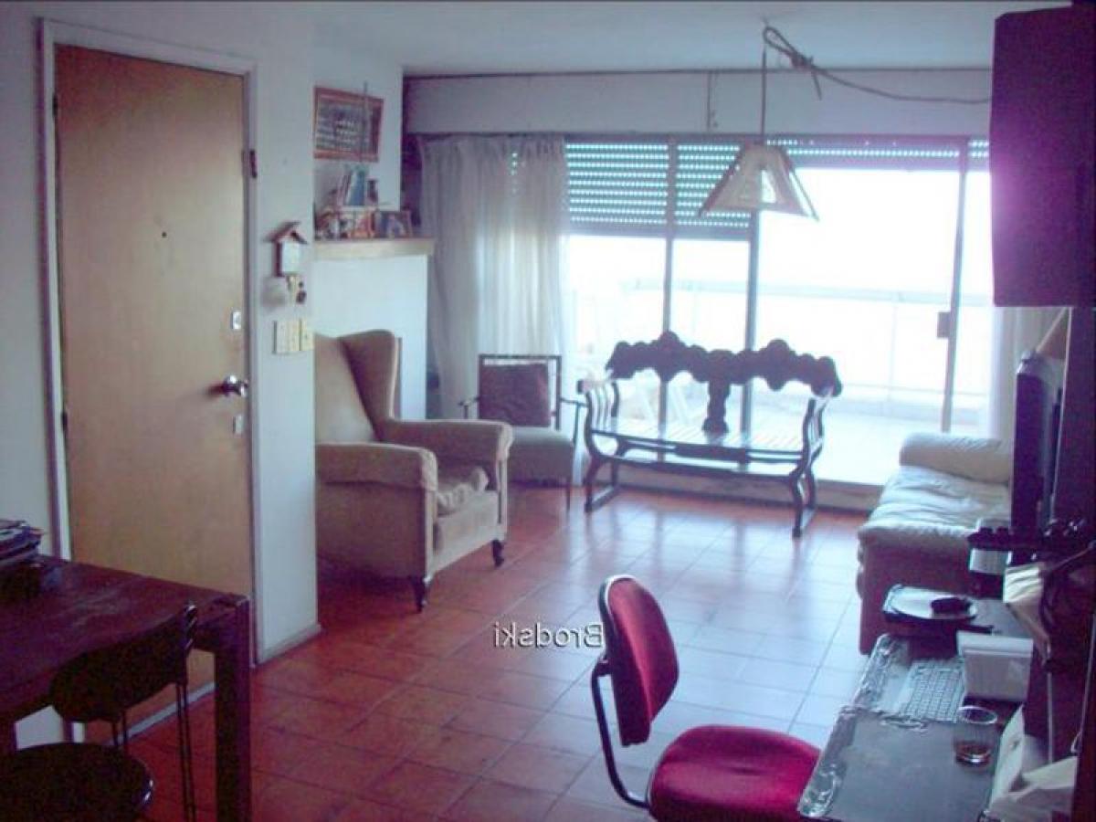 3 bedrooms Apartment in Montevideo, Uruguay No. 4993