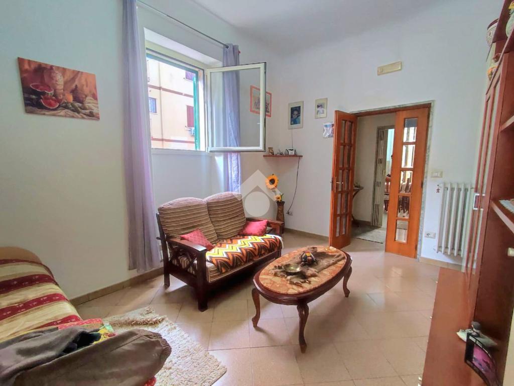 Квартира с 1 спальней в Бари, Италия № 64529