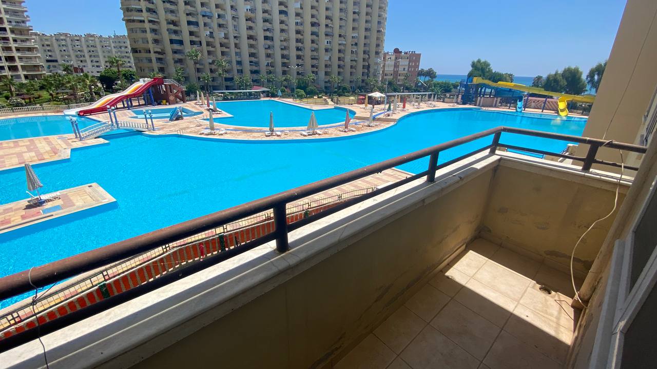 Apartment 4+1 in Mersin, Turkey No. 14582