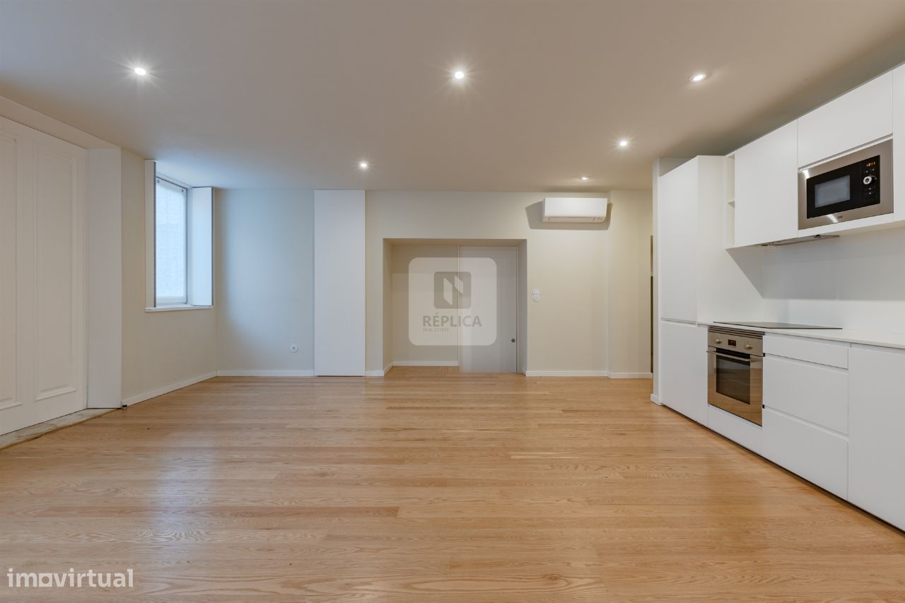 3 bedrooms Apartment in Porto, Portugal No. 106215