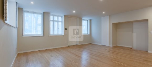 3 bedrooms Apartment in Porto, Portugal No. 106215 4