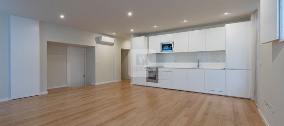 3 bedrooms Apartment in Porto, Portugal No. 106215 5