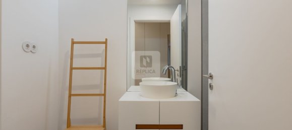 3 bedrooms Apartment in Porto, Portugal No. 106215 20