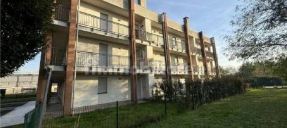 Квартира с 2 спальнями в Кардано аль Кампо, Италия № 5422 7