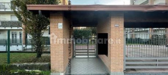 Квартира с 2 спальнями в Кардано аль Кампо, Италия № 5422 5