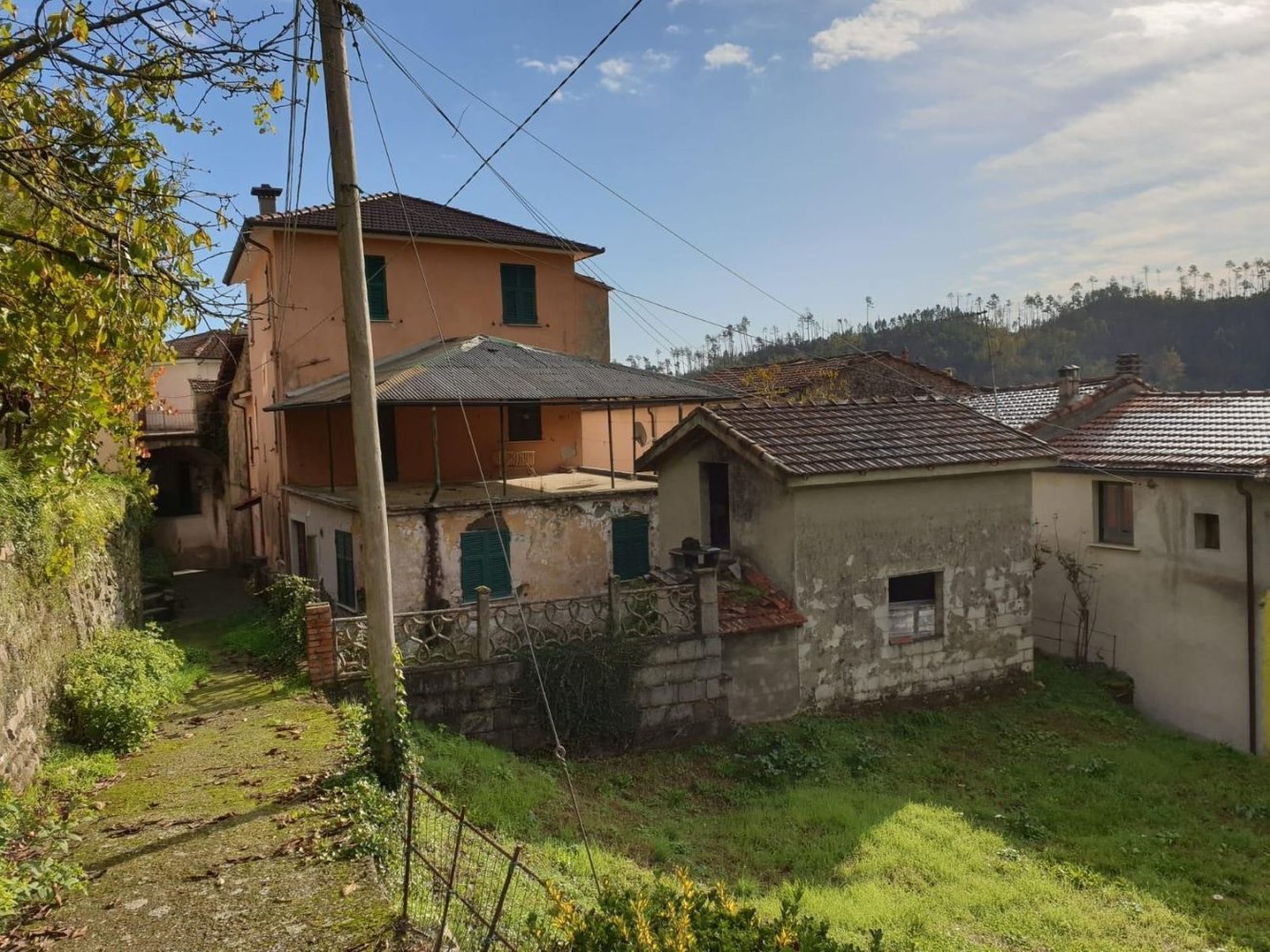 6 rooms House in Borghetto di Vara, Italy No. 69167