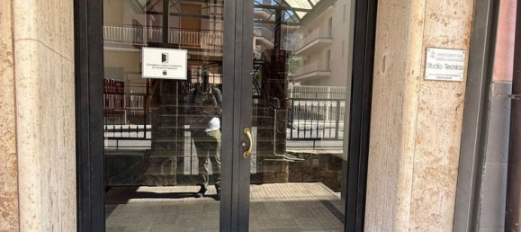 5 Schlafzimmer Wohnung in Pagani, Italy, Nr. 352614 2