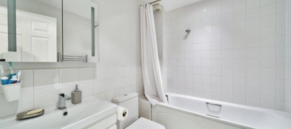 4 bedrooms House in Feltham, United Kingdom No. 10537 19