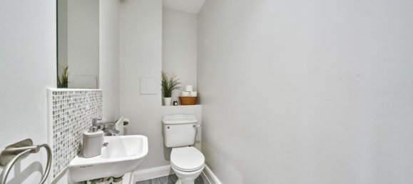 4 bedrooms House in Feltham, United Kingdom No. 10537 6