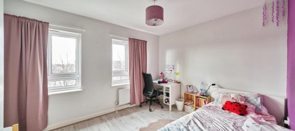 4 bedrooms House in Feltham, United Kingdom No. 10537 12