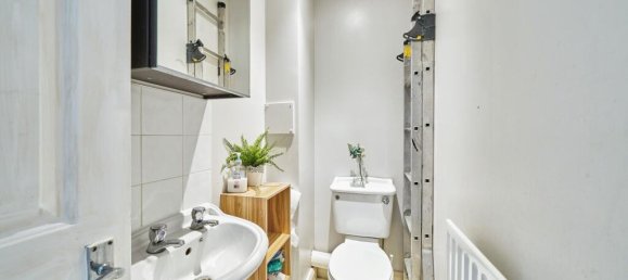 4 bedrooms House in Feltham, United Kingdom No. 10537 20