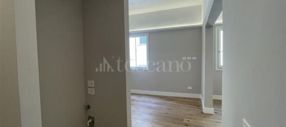 3 Schlafzimmer Wohnung in Florence, Italy, Nr. 69149 8