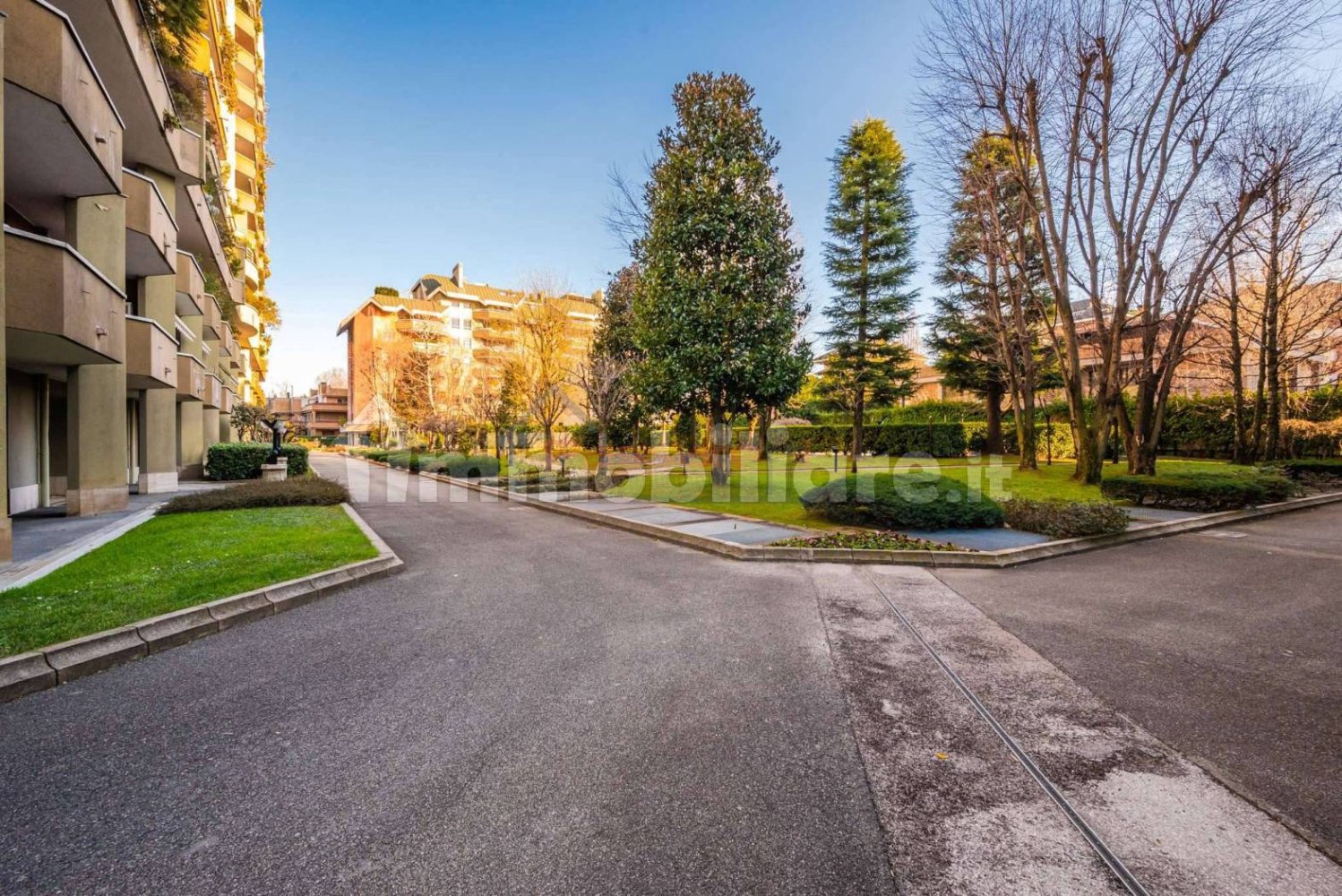 5 bedrooms Penthouse in Milan, Italy No. 394433