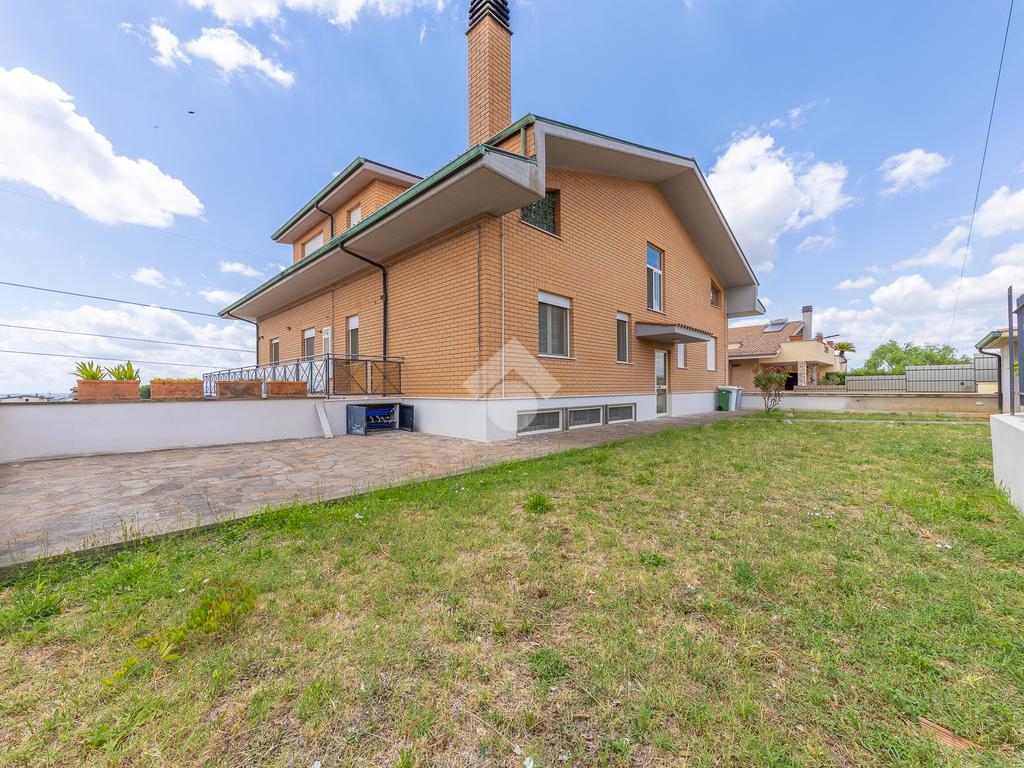 Apartamento T2 em Guidonia Montecelio, Italy N.º 310094