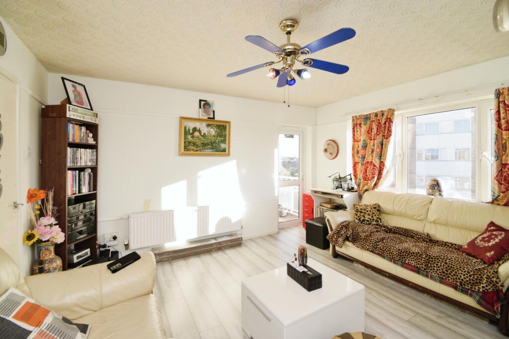 3 bedrooms Apartment in London, United Kingdom No. 10815