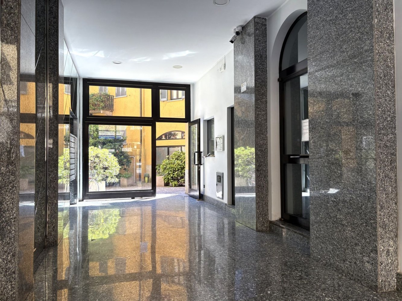 2 rooms Apartment in Milan, Italy No. 338111