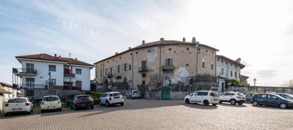 400m² Building in Alice Castello, Italy No. 376355 2