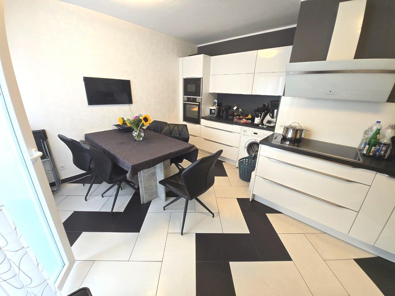 12 chambres Bâtiment à Cologne, Germany No. 353391