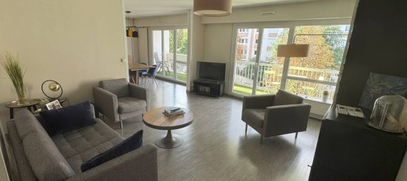 Apartamento de 2 dormitorios en Rhone, France No. 330457 2