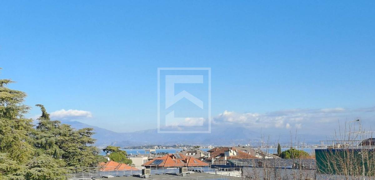 2 bedrooms Apartment in Desenzano del Garda, Italy No. 171566