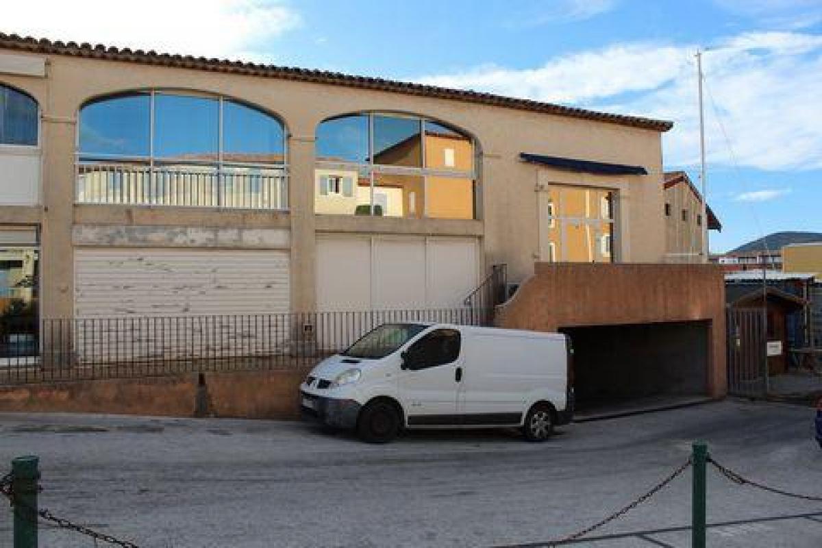 210m² Factory in Cogolin, France No. 17201