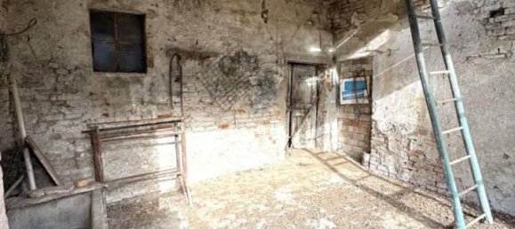 4 rooms House in Colorno, Italy No. 36759 4