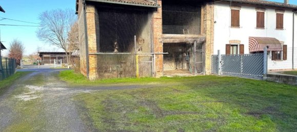 4 rooms House in Colorno, Italy No. 36759 2