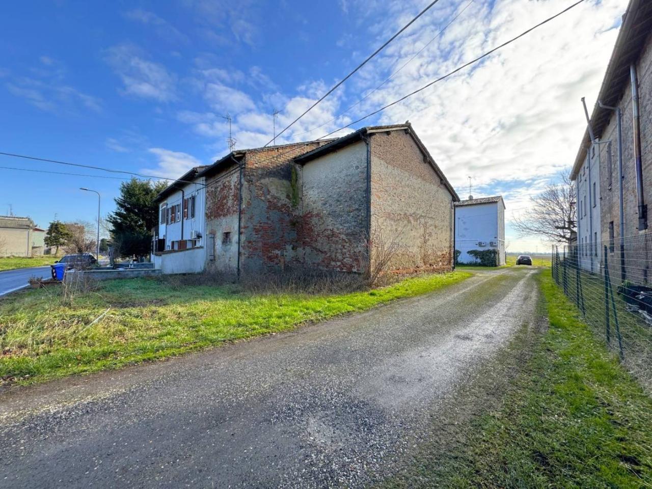 4 rooms House in Colorno, Italy No. 36759