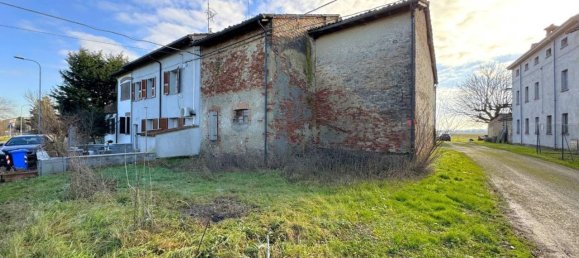 4 rooms House in Colorno, Italy No. 36759 7