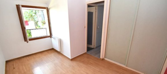 2 bedrooms Apartment in Montfermeil, France No. 181061 4