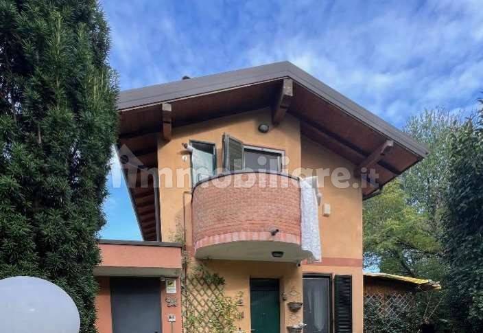 Casa de 2 dormitorios en Somma Lombardo, Italy No. 14480