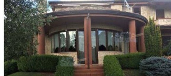 7 rooms Apartment in Giffoni Sei Casali, Italy No. 182072 3