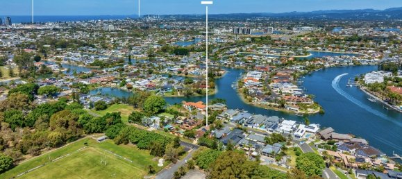 5 chambres Maison à Broadbeach Waters, Australia No. 951 24