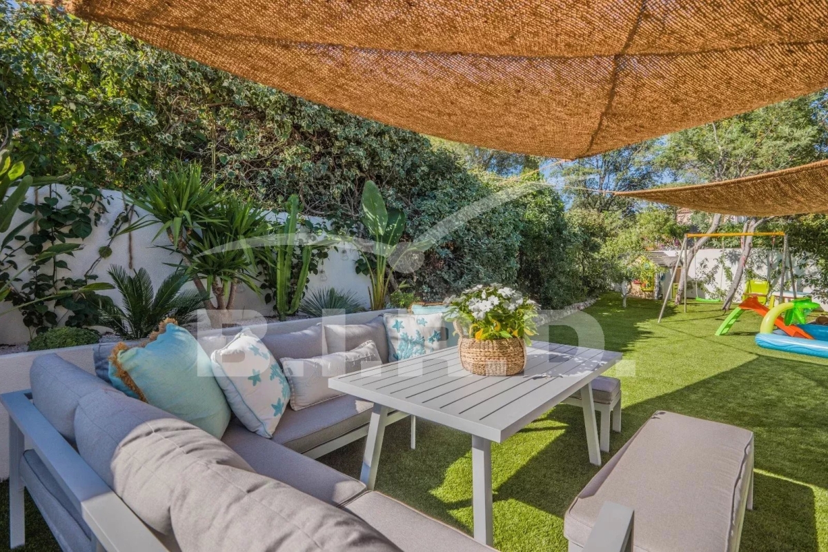 3 bedrooms Villa in Frejus, France No. 344303