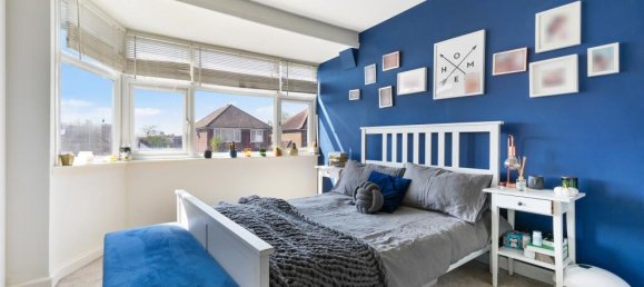 2 bedrooms House in Feltham, United Kingdom No. 9810 9