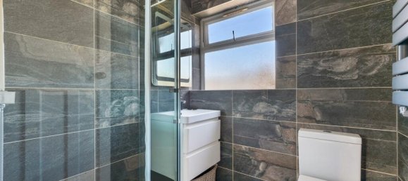 2 bedrooms House in Feltham, United Kingdom No. 9810 12