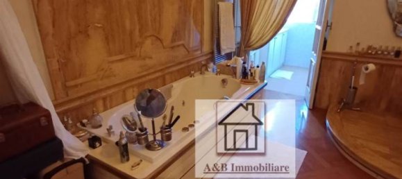 4 bedrooms Apartment in Livorno, Italy No. 220527 30