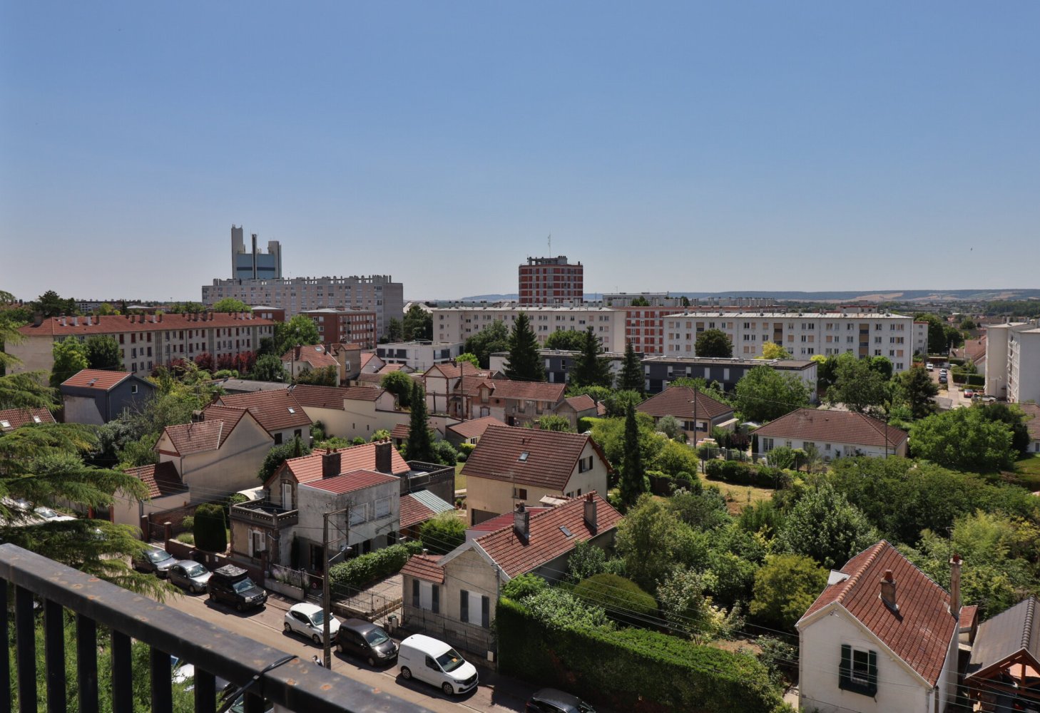 Apartamento de 2 dormitorios en Troyes, France No. 103434